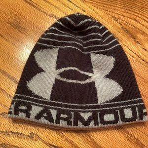 Under Armour Toboggan. Youth Size Medium (4-7 Yrs) Black & Gray. GUC